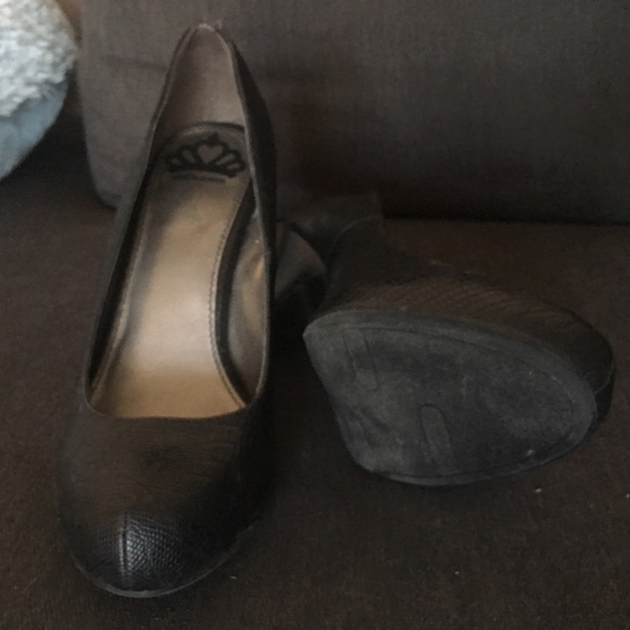 Shoes - Picture 2 of 2